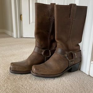 FRYE boots in good condition. Only worn a few times.